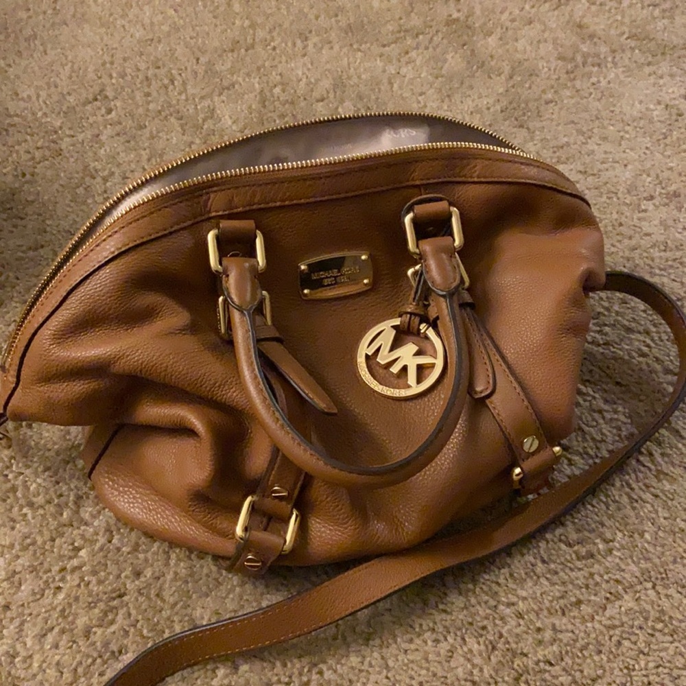 EUC. Michael Kors purse. No rips, holes, tears.